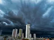 Inmet emite alerta amarelo para chuvas intensas e ventos fortes no Vale do Paraíba