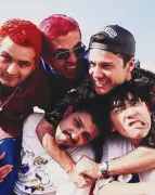 Jaqueta de nylon dos Mamonas Assassinas é encontrada intacta após 30 anos enterrada