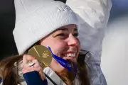 Medalhas dos Jogos Olímpicos de Inverno de Milão-Cortina Apresentam Defeitos e Quebram Após Premiações