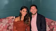 Messi surpreende Antonela com urso gigante no Dia dos Namorados