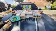 Motorista de caminhão é preso com 54 kg de pasta base de cocaína na Via Dutra, em Piraí