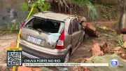 Motorista passa mal em carro durante temporal na Ilha do Governador