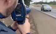 Motoristas são flagrados a quase 150 km/h em rodovia de Goiás durante Operação Carnaval