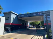 Mulher em estado gravíssimo após cair de carro em movimento em Presidente Prudente