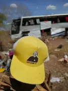 Ônibus com romeiros capota e deixa 15 mortos em Alagoas; veículo era irregular