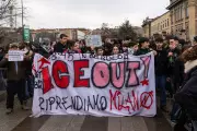 Olimpíadas de Inverno viram palco de protestos anti-ICE com centenas nas ruas e 'xixi na neve'