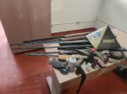 Operação apreende cinco armas e materiais de recarga em zona rural de Curral de Dentro