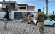 Operação 'Banda Suja' prende quatro PMs suspeitos de integrar milícia no interior da Bahia