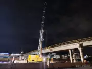 Operação noturna lança vigas de passarelas na Dutra em São José dos Campos