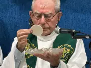 Padre Giovanni van de Laar, aos 87 anos, é homenageado em documentário sobre sua trajetória em Itaúna