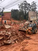 Pai busca filha de seis anos desaparecida após deslizamento em Juiz de Fora