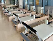 Pesquisadora desenvolve rabdomiólise após aula de pilates e alerta sobre riscos da doença