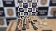 Polícia apreende arsenal e drogas em operação contra violência doméstica em Itapetininga