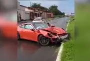 Porsche de R$ 700 mil tem perda total após acidente em Araguaína; motorista e passageira feridos