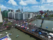 Recife conquista recorde mundial inusitado no Guinness com revezamento de perfume no Carnaval