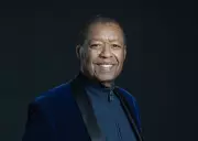 Ron Kenoly, ícone da música gospel, morre aos 81 anos