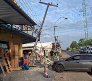 Servidor público sofre 'apagão' e bate carro em poste em Boa Vista; criança estava no veículo