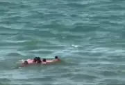 Surfista heroico salva quatro crianças de afogamento em praia de Aracaju