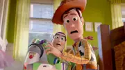 Toy Story 5: Pixar lança trailer oficial com Woody calvo e Buzz enfrentando tecnologia