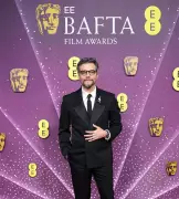 Wagner Moura Brilha no Tapete Vermelho do BAFTA em Londres