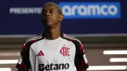Wallace Yan: Flamengo e Bragantino retomam negociações por meia