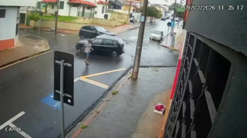 Colisão entre veículos atinge pedestre e motoristas em Piracicaba; cinco viaturas atendem