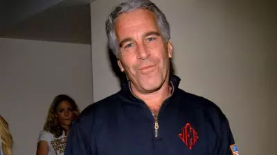 Agente penitenciária pesquisou Epstein no Google antes de sua morte, revelam documentos