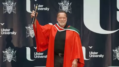 Arnold Schwarzenegger recebe título honorário da Universidade de Ulster por trajetória multifacetada