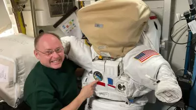 Astronauta da NASA perde fala repentinamente durante jantar na Estação Espacial