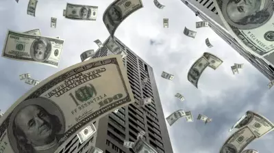 Ataque ao Irã dispara preço do petróleo e dólar sobe no Brasil; entenda os impactos