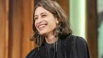 Atriz Luisa Arraes relata assalto em táxi em São Paulo com pedra na janela