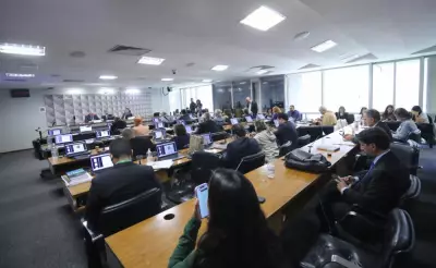 Base do governo pede indiciamento de Bolsonaro e 200 pessoas na CPMI do INSS