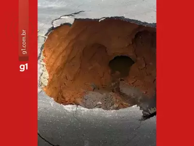 Buraco se abre na BR-317 no Acre após chuvas fortes e causa interdição parcial