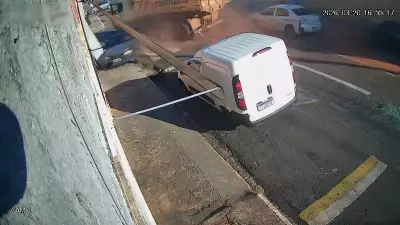 Caminhão desgovernado causa grave acidente em Lins, SP, após possível falha nos freios