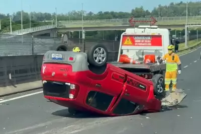 Carro capota após colisão com carreta na Anhanguera, em Campinas; uma pessoa ferida