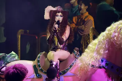 Chappell Roan estreia no Brasil com show no Lollapalooza e encerra turnê