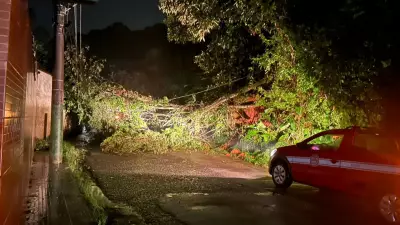 Chuva intensa causa estragos em Ubatuba e Cachoeira Paulista, no interior de SP