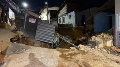 Cratera se abre e casa desaba em bairro de Natal; ninguém se feriu