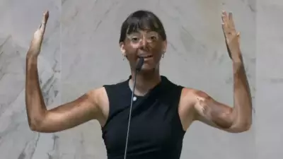 Deputada Fabiana Bolsonaro faz blackface em protesto transfóbico contra Erika Hilton na Alesp