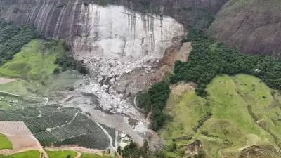 Desplacamento de rocha soterra casa e obriga deslocamento de famílias em Afonso Cláudio, ES