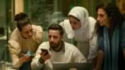 Dois filmes premiados do Oscar chegam ao streaming: documentário russo e drama tunisiano