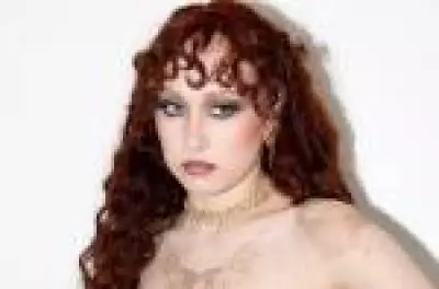 Esposa de Jorginho rebate Chappell Roan: segurança não era do hotel, afirma cantora