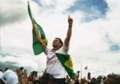 Estratégia de Flávio Bolsonaro: Nikolas Ferreira é peça-chave na pré-campanha presidencial