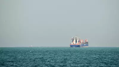 Estreito de Hormuz Paralisado: Ataques e Bloqueio Iraniano Afetam Economia Global