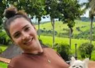 Ex-ginasta Laís Souza mostra evolução na reabilitação e aparece de pé em sessão de fisioterapia