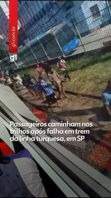 Falha em trem da Linha Turquesa obriga passageiros a caminharem nos trilhos em SP