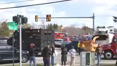 FBI investiga tiroteio em sinagoga de Michigan após relatos de disparos e colisão