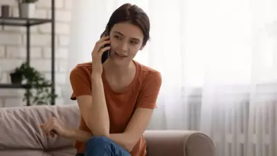 Golpes com IA: Criminosos clonam voz para fraudes financeiras no Brasil