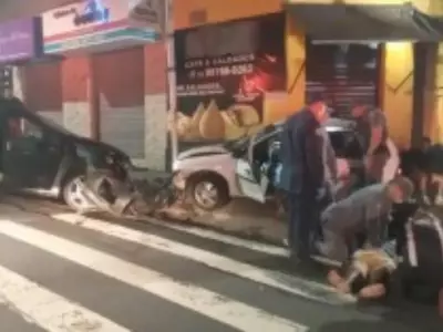 Homem morre após colisão entre dois carros no centro de Limeira, SP