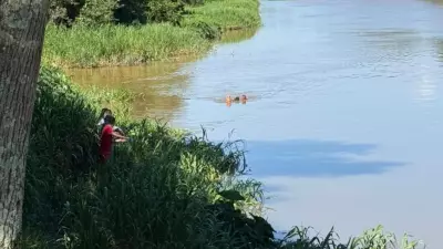 Homem é resgatado do Rio Paraíba com braços quebrados após agressão em São José dos Campos